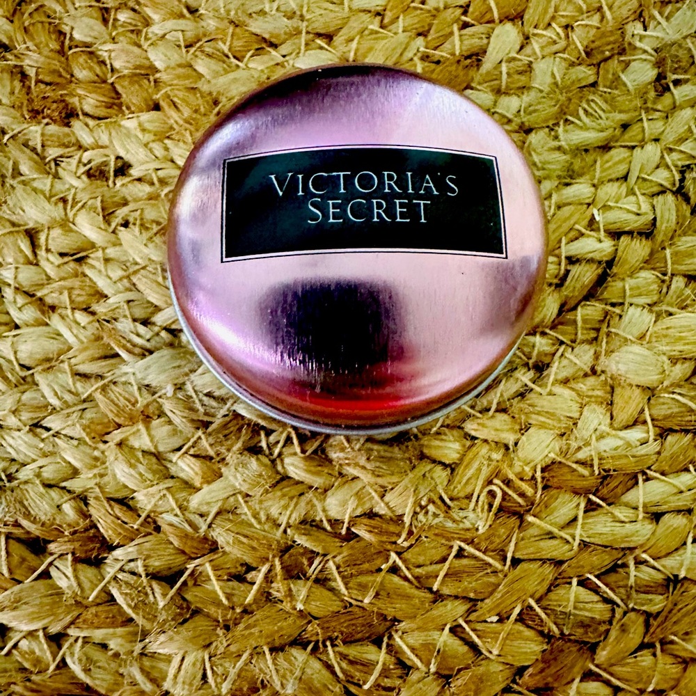 New unused Victoria Secret Strawberry Fizz lip scrub